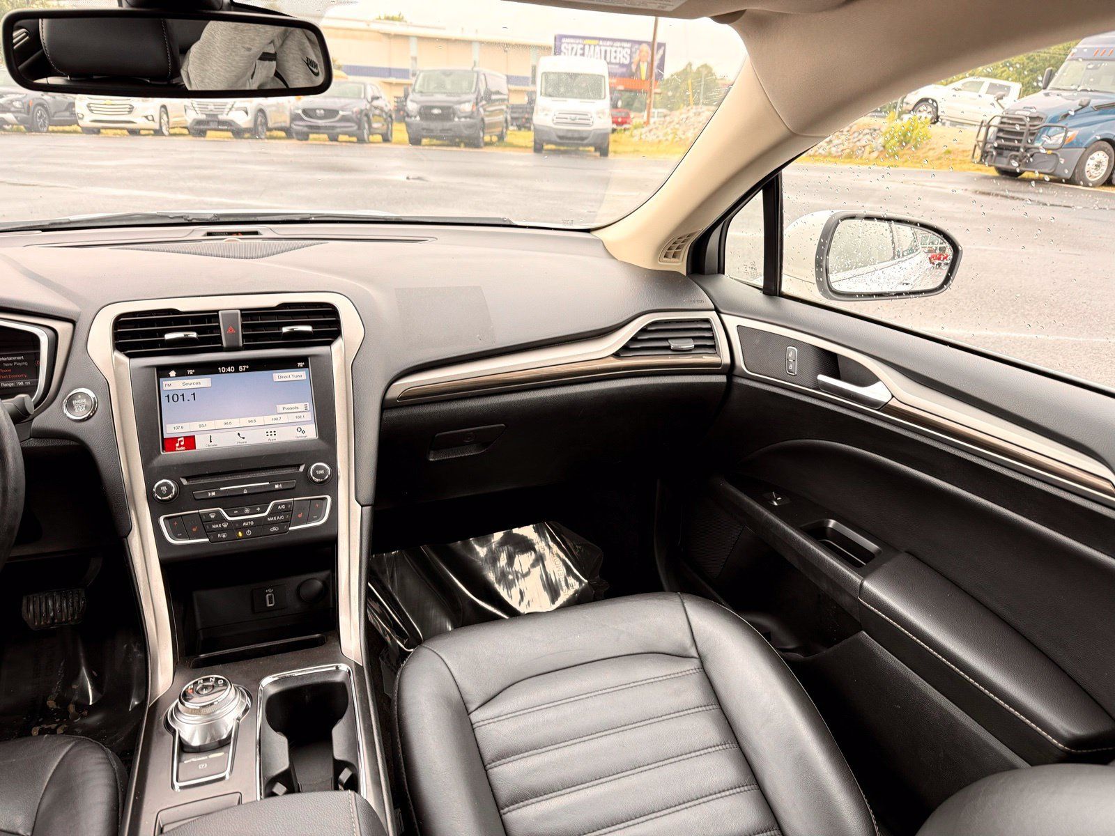 Used 2018 Ford Fusion SE w/ Equipment Group 602A FWD image 26
