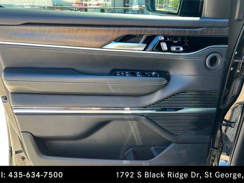 Used 2023 Jeep Grand Wagoneer L 4WD w/ Flexible Seating Group image 14