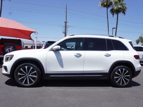 Used 2021 Mercedes-Benz GLB 250 4MATIC image 2