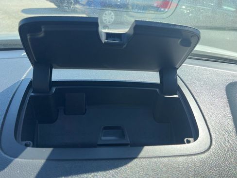 Used 2017 Chevrolet Traverse LT image 17