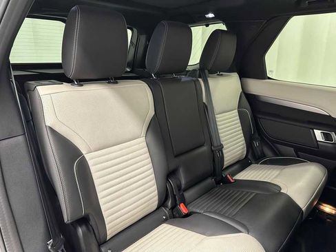 Used 2024 Land Rover Discovery Dynamic SE image 22