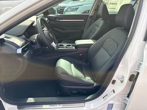 New 2025 Nissan Altima 2.5 SR w/ SR Premium Package image 9