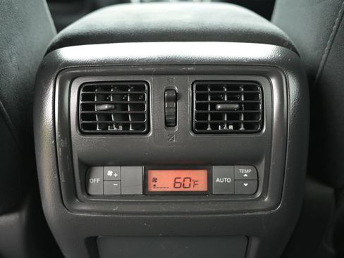 Used 2015 Nissan Pathfinder SV FWD image 34
