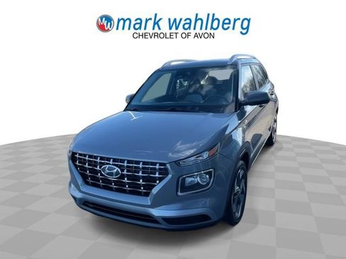 Used 2023 Hyundai Venue SEL w/ Cargo Package FWD image 3