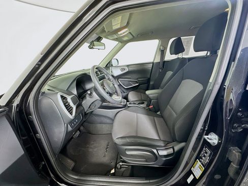 Used 2025 Kia Soul LX w/ LX Technology Package image 13