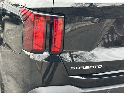 Used 2025 Kia Sorento S image 14