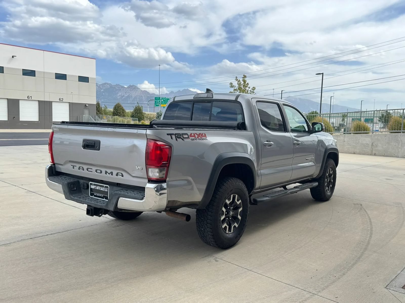 Used 2016 Toyota Tacoma TRD Off-Road w/ Towing Package AWD/4WD image 5