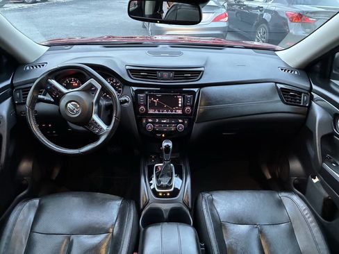 Used 2019 Nissan Rogue SL w/ Premium Package image 12