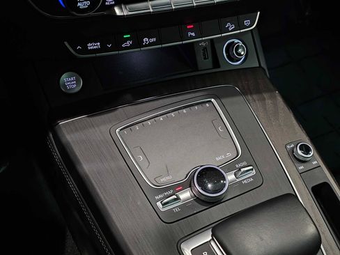 Used 2020 Audi Q5 e Premium Plus w/ Premium Plus Package image 20