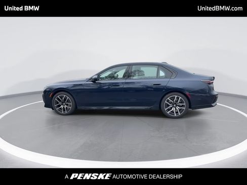 Used 2023 BMW 760i xDrive AWD/4WD image 2