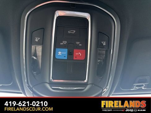 Used 2023 Jeep Grand Cherokee L Laredo image 32