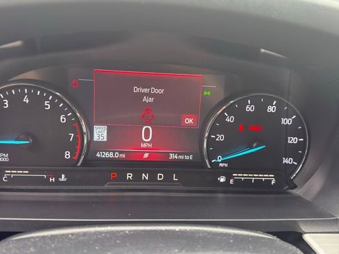 Used 2022 Ford Explorer XLT w/ Equipment Group 202A image 9