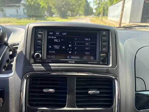 Used 2020 Dodge Grand Caravan SXT FWD image 17