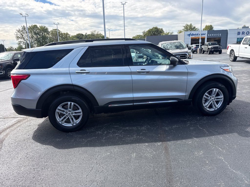Used 2024 Ford Explorer XLT w/ Equipment Group 202A AWD/4WD image 6
