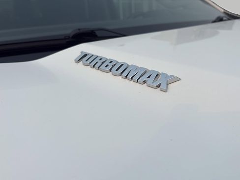 Used 2024 Chevrolet Silverado 1500 LT AWD/4WD image 10
