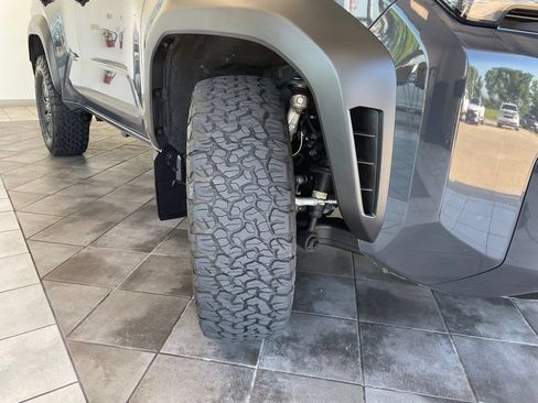 Used 2025 Toyota 4Runner SR5 AWD/4WD image 19
