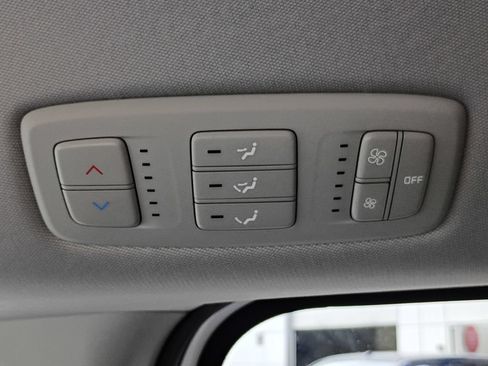 Used 2022 Kia Carnival LX FWD image 22