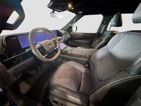 Used 2026 INFINITI QX80 Luxe image 11