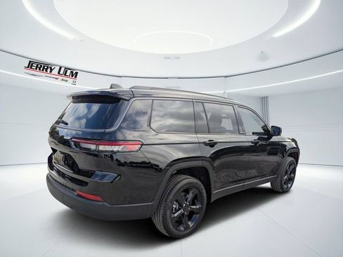 New 2026 Jeep Grand Cherokee L Limited w/ Limited Altitude Package AWD/4WD image 3