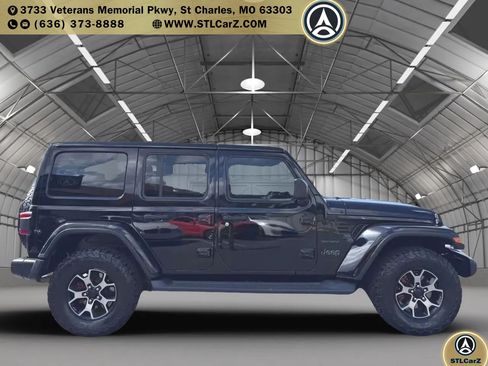 Used 2018 Jeep Wrangler Unlimited Sahara AWD/4WD image 2
