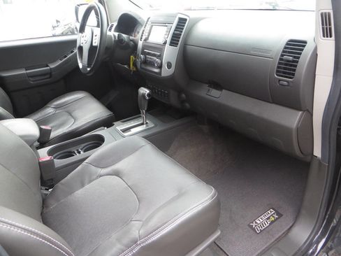 Used 2015 Nissan Xterra PRO-4X w/ Pro-4x Leather Package image 17