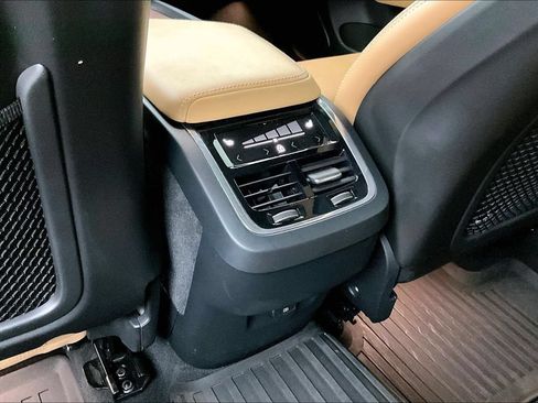 Used 2023 Volvo XC60 B5 Ultimate w/ Climate Package FWD image 31