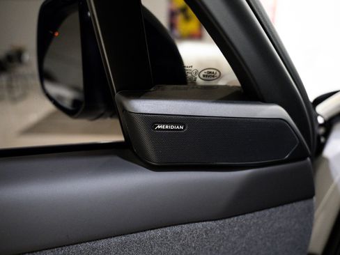 Used 2025 Land Rover Range Rover Sport Dynamic SE image 36