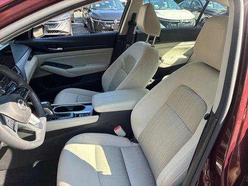 Certified 2024 Nissan Altima 2.5 SV w/ SV Premium Package AWD/4WD image 15