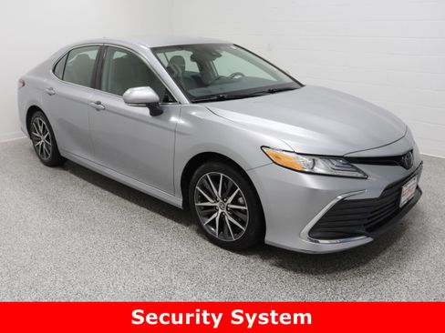Used 2024 Toyota Camry XLE image 4