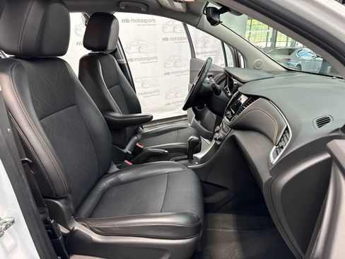 Used 2018 Chevrolet Trax LT w/ LT Convenience Package AWD/4WD image 25