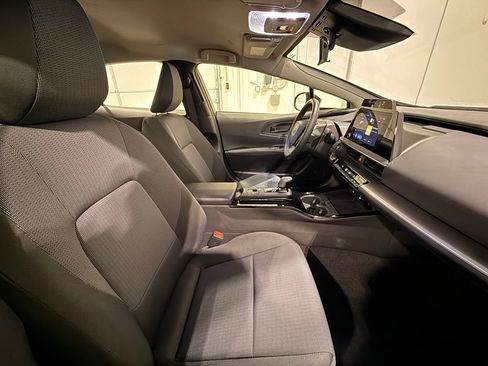 Used 2025 Toyota Prius LE FWD image 30