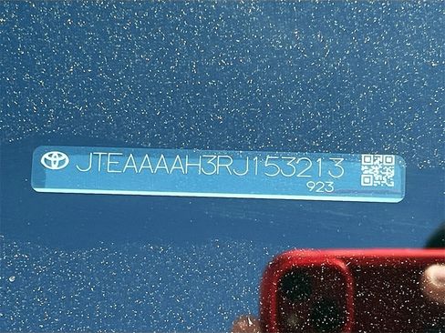 Used 2024 Toyota Venza Limited image 34