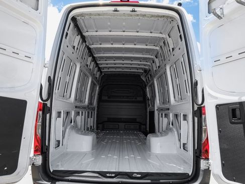 Used 2019 Mercedes-Benz Sprinter 170 Cargo image 42