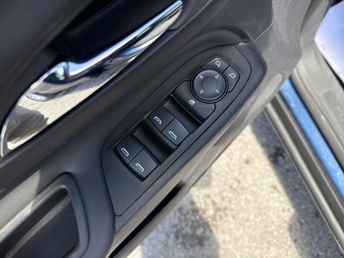 Used 2023 Chevrolet Equinox LT AWD/4WD image 15