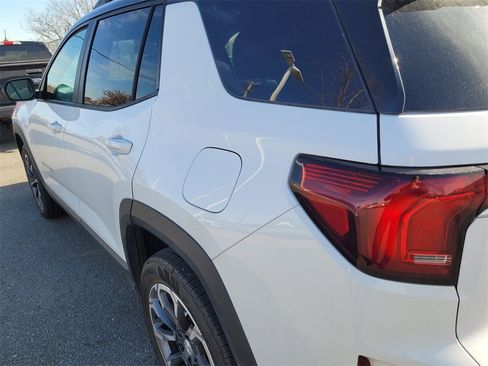 Used 2025 GMC Terrain Elevation w/ Elevation Premium Package image 7