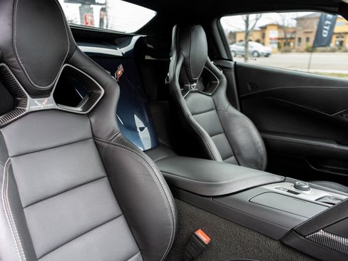 Used 2016 Chevrolet Corvette Z06 w/ 3LZ Preferred Equipment Group image 9