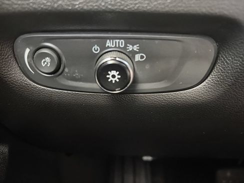 Used 2023 Chevrolet Traverse LT AWD/4WD image 18