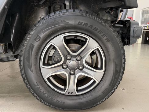 Used 2015 Jeep Wrangler Unlimited Rubicon AWD/4WD image 28