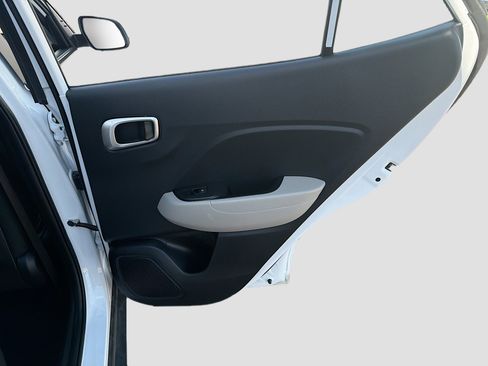 Used 2025 Hyundai Venue SEL FWD image 29