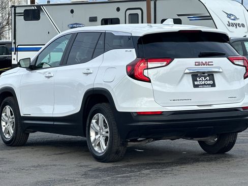 Used 2024 GMC Terrain SLE image 7