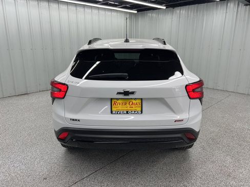 Used 2024 Chevrolet Trax RS w/ Driver Confidence Package image 5