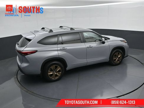 Used 2023 Toyota Highlander Bronze Edition AWD/4WD image 49