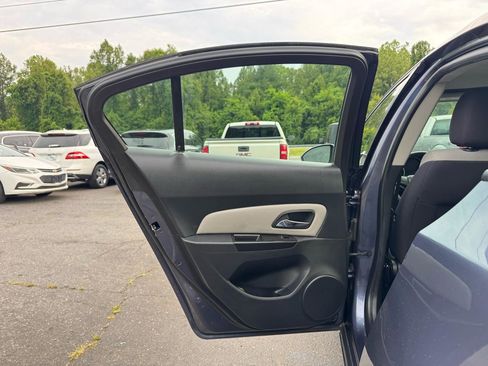 Used 2014 Chevrolet Cruze LS FWD image 11