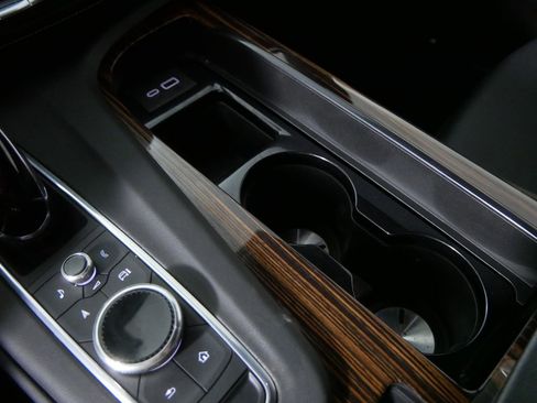 Used 2024 Cadillac Escalade ESV Luxury AWD/4WD image 30