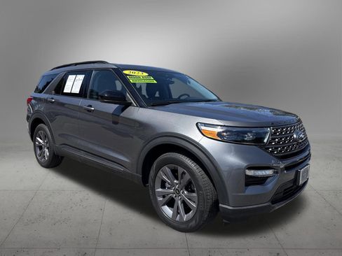 Used 2023 Ford Explorer XLT w/ Equipment Group 202A image 6