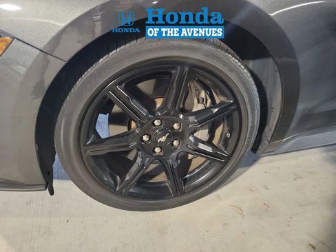 Used 2020 Ford Mustang GT Premium w/ Black Accent Package RWD image 4