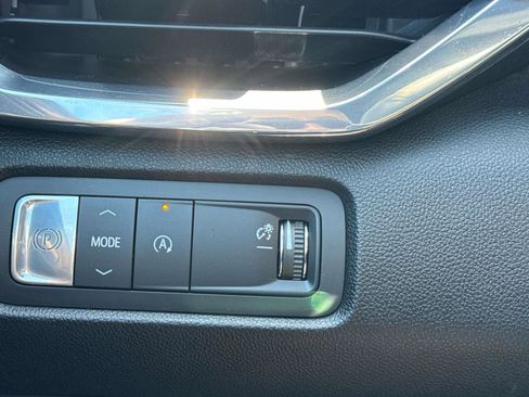 Used 2025 GMC Acadia Elevation FWD image 28