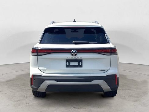 Used 2026 Volkswagen Tiguan SE AWD/4WD image 4