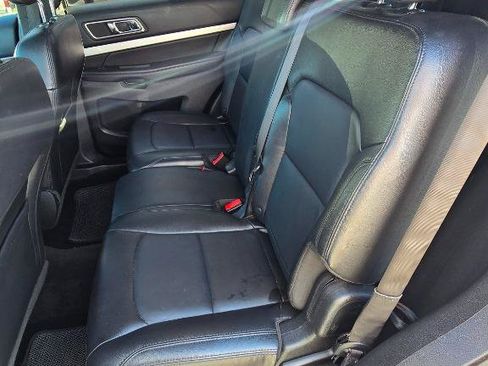 Used 2016 Ford Explorer XLT w/ Equipment Group 202A FWD image 12