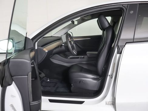 Used 2023 Tesla Model Y AWD image 29